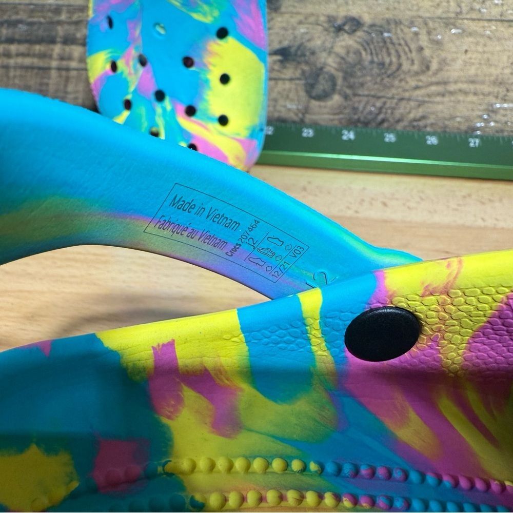 CROCS Vibrant Multicolor Kids Water Shoes - Picture 3 of 8